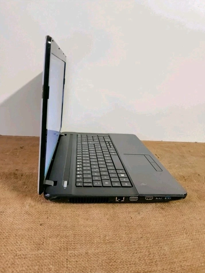 Packard Bell EasyNote EG70 Notebook AMD E1-2500 - RAM 4GB HDD 500Gb - Windows 10 - Immagine 3 di 4