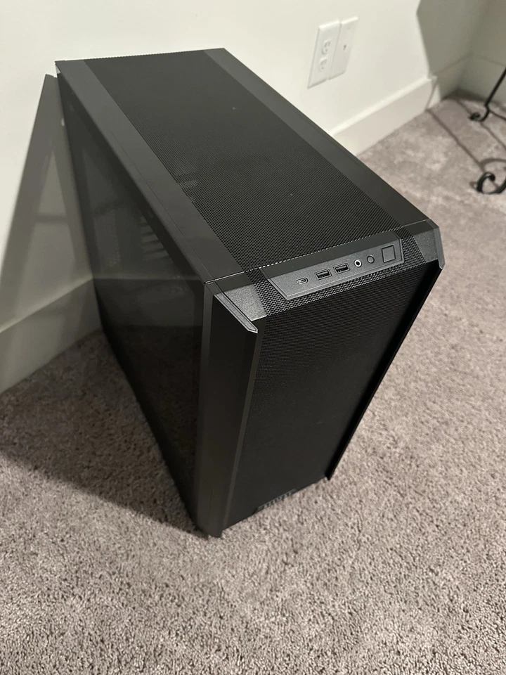 Estuche para PC LIAN LI LANCOOL 216 E-ATX, Estuche para computadora para juegos RGB con enfoque de flujo de aire Foto 2 de 3