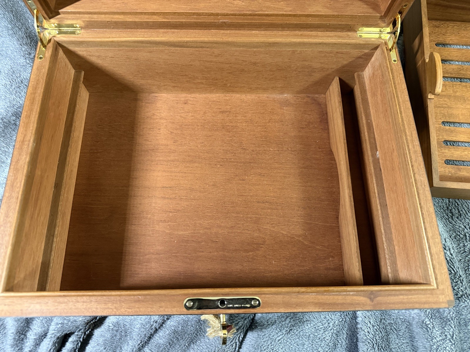 Elie Bleu Walnut Burl 200 Cigar Humidor - Beautiful vintage Box - Preowned 