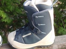 1 PAIR OF WOMENS SALOMON THERMICFIT  SNOWBOAR...