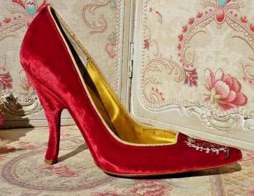 PAIRE D'ESCARPINS VINTAGES BAROQUES "DOLCE GABBANA", VELOURS ROUGE et BRODERIES - Foto 5 di 12