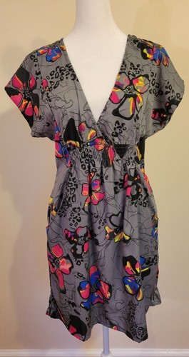 NWOT Angie Women's V Neck Grey/Multicolor Floral Pattern Pockets Dress Small