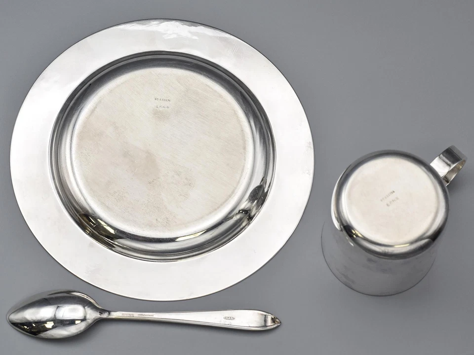 Antiguo EPNS Inglaterra Plateado Conejo Plato, Cuchara y Taza Juego de 3 Piezas + Estuche Foto 2 de 4