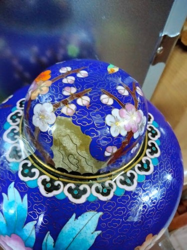 Potiche cloisonnè sfondo blu decoro fiori mandorlo farfalla arte orientale - Foto 3 di 4