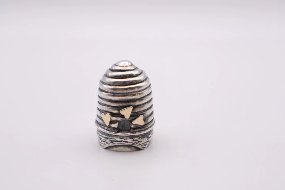 Vintage Sterling Silver Novelty Bee Hive Thimble Hallmarked Sheffield 1998 - Image 4 of 4