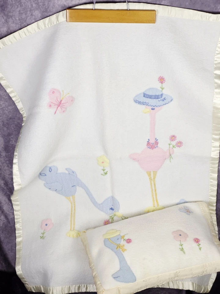 Juego de almohadas manta bebé Dacron vintage años 60 borde satinado gansos pastel guardería Dec Foto 4 de 4