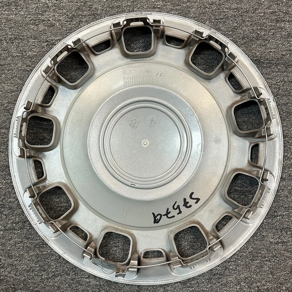 Tapacubos 15" plateada 68078420AA 68078420AB para Fiat 500 OEM 2012-2019 Foto 4 de 4