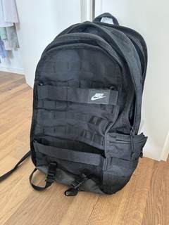 NIKE Jungen Schulrucksack Tagesrucksack schwarz Ordentlicher Zustand NP:90€