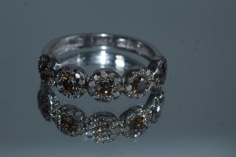 Anillo de compromiso de diamantes marrones naturales con halo de diamantes regalo de aniversario Foto 2 de 4