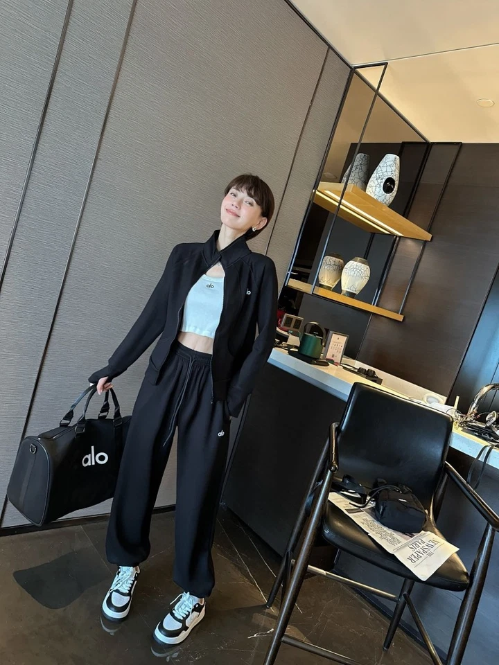 New AIo Yoga Sports Suit Full Zip Slim Jacket+Sweatpant Set Women's Winter Wear - Image 3 of 4