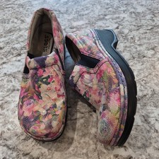 Klogs Women's Floral Leather Upper Slip Resistant Comfort Work Shoes Size 7