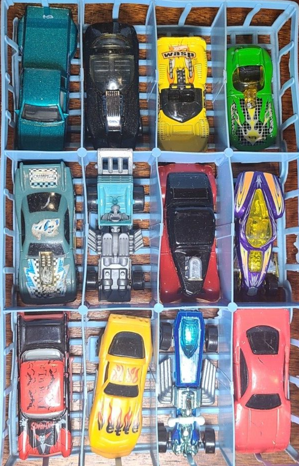 Matchbox 24 car Collectors Case (1983), w/ 25 vintage Matchbox, +Hot