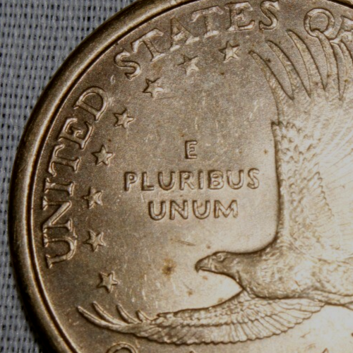 2001 D Sacagawea Native American Gold Tone U.S. One Dollar Coin : Circulated d21 - Picture 4 of 4