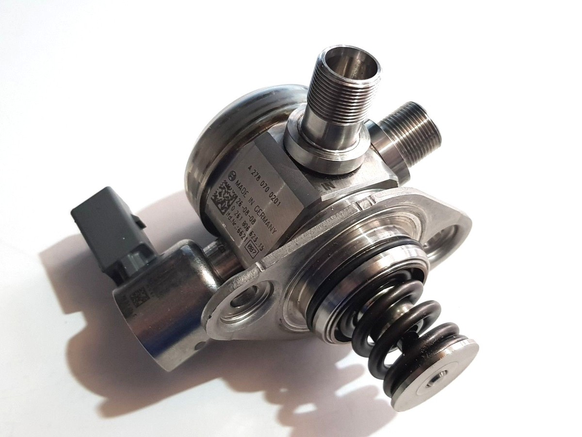 メル88597 NEW MERCEDES-BENZ GLC C253 RIGHT BOTTOM CARRIER SUPPORT