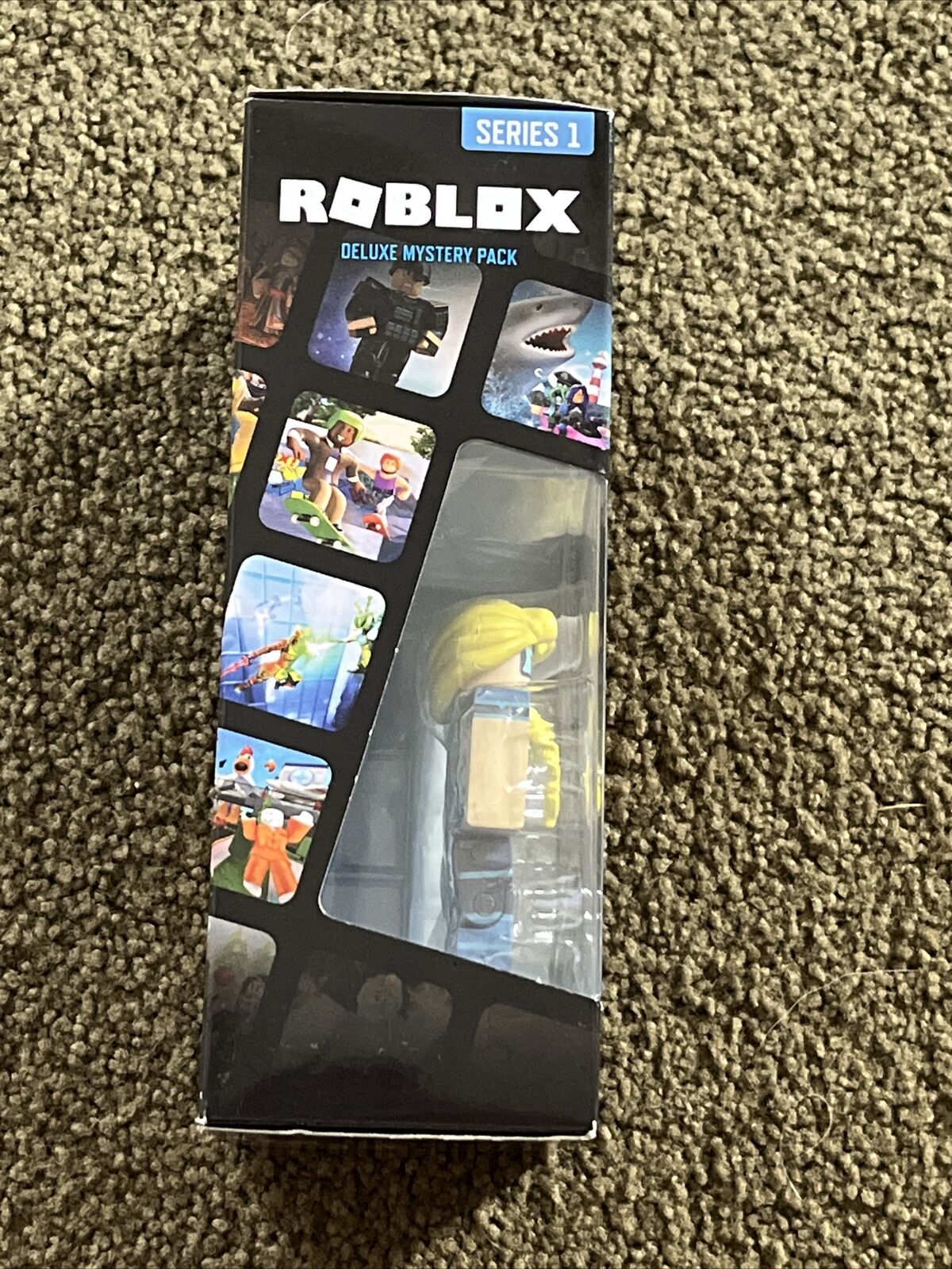  Roblox Action Collection - Heroes of Robloxia: Taser Tessla  Deluxe Mystery Figure Pack + Mystery Figure Bundle [Includes 2 Exclusive  Virtual Items] : Toys & Games