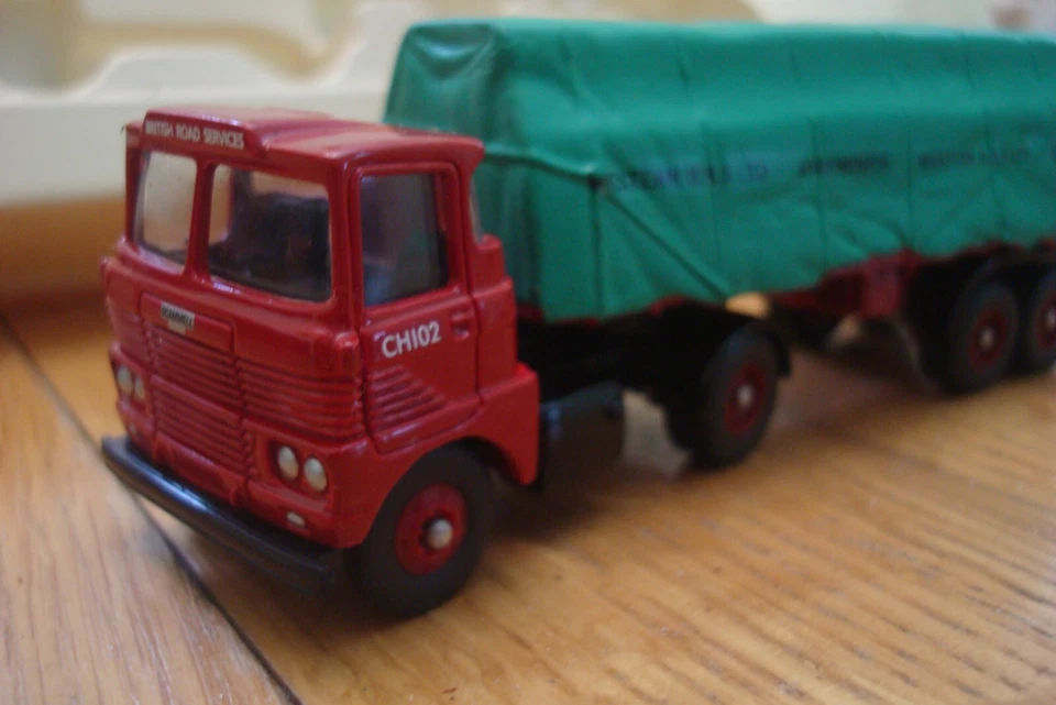 CORGI TRACKSIDE DG175007, SCAMMELL FLAT BED TRAILER/STEEL LOAD-BRS, 1:76 SCALE - Image 4 of 4