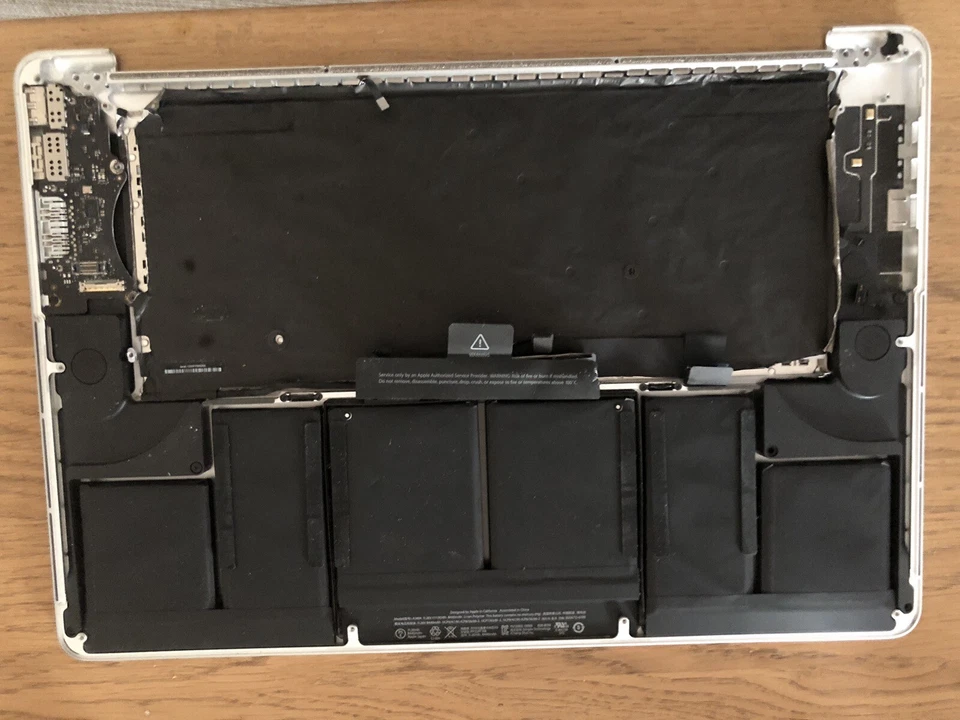 Apple MacBook Pro 15.4in TOP HOUSING - Silver - FAULTY KEYBOARD - Image 4 of 4