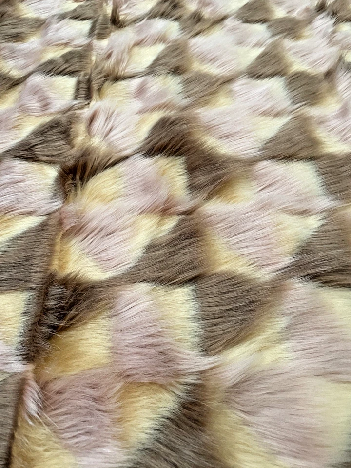 全新 Rachel Zoe 多色豪华人造毛皮毯 48 英寸 x 72 英寸几何粉色 — 第 4/4 张图片