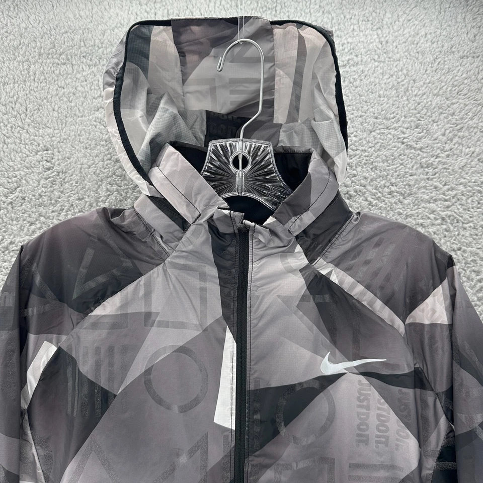 Jaqueta Nike Feminina Média M Cinza Reflexiva Escudo de Academia Flash Jaqueta de Corrida - Imagem 3 de 4