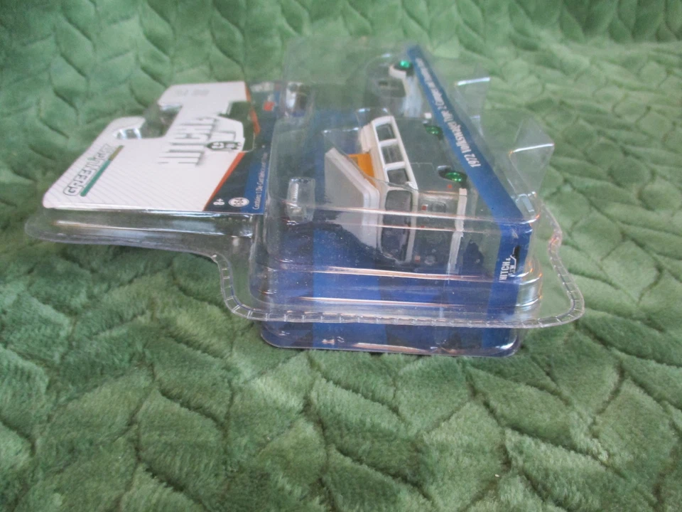 Cámper y remolque Greenlight Hitch & Tow 1972 Volkswagen tipo 2 y remolque lágrima "CHASE" Foto 4 de 4