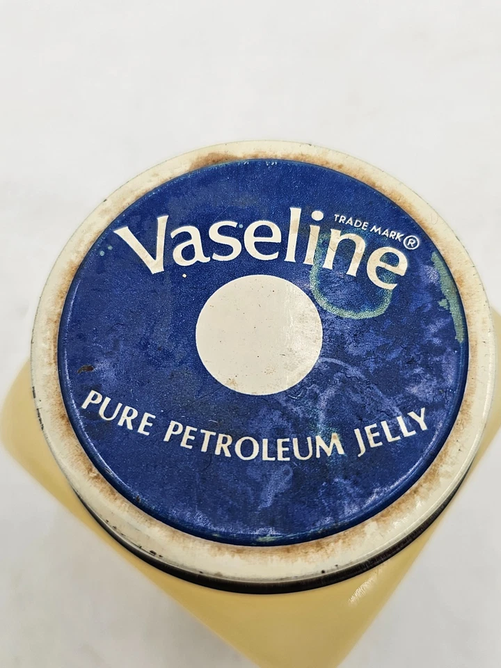 Vintage Vaseline Plastic Nursery Jar - Rabbit Family  - Image 2 of 4