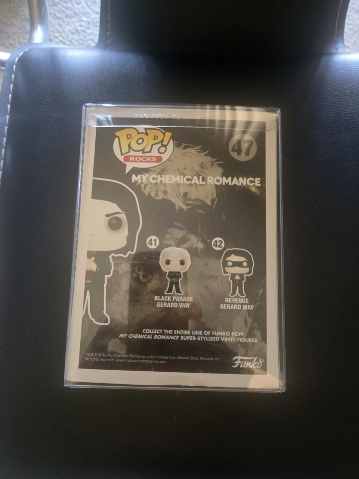 Funko pop ! MCR Gerard Way 红色领带 #47 热门话题独家 My Chemical Romance — 第 3/4 张图片