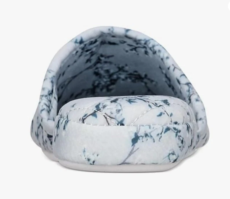 Zapatillas acolchadas estampadas Charter Club flor de cerezo, azules Foto 4 de 4