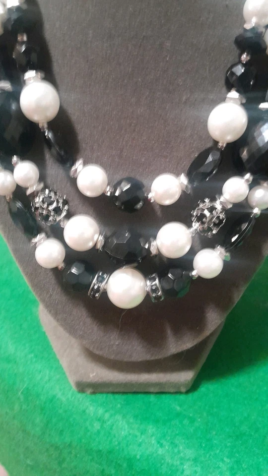 Collar Triple Hilo Casa Blanca Mercado Negro Perla Imitación Ónix Negro Foto 4 de 4