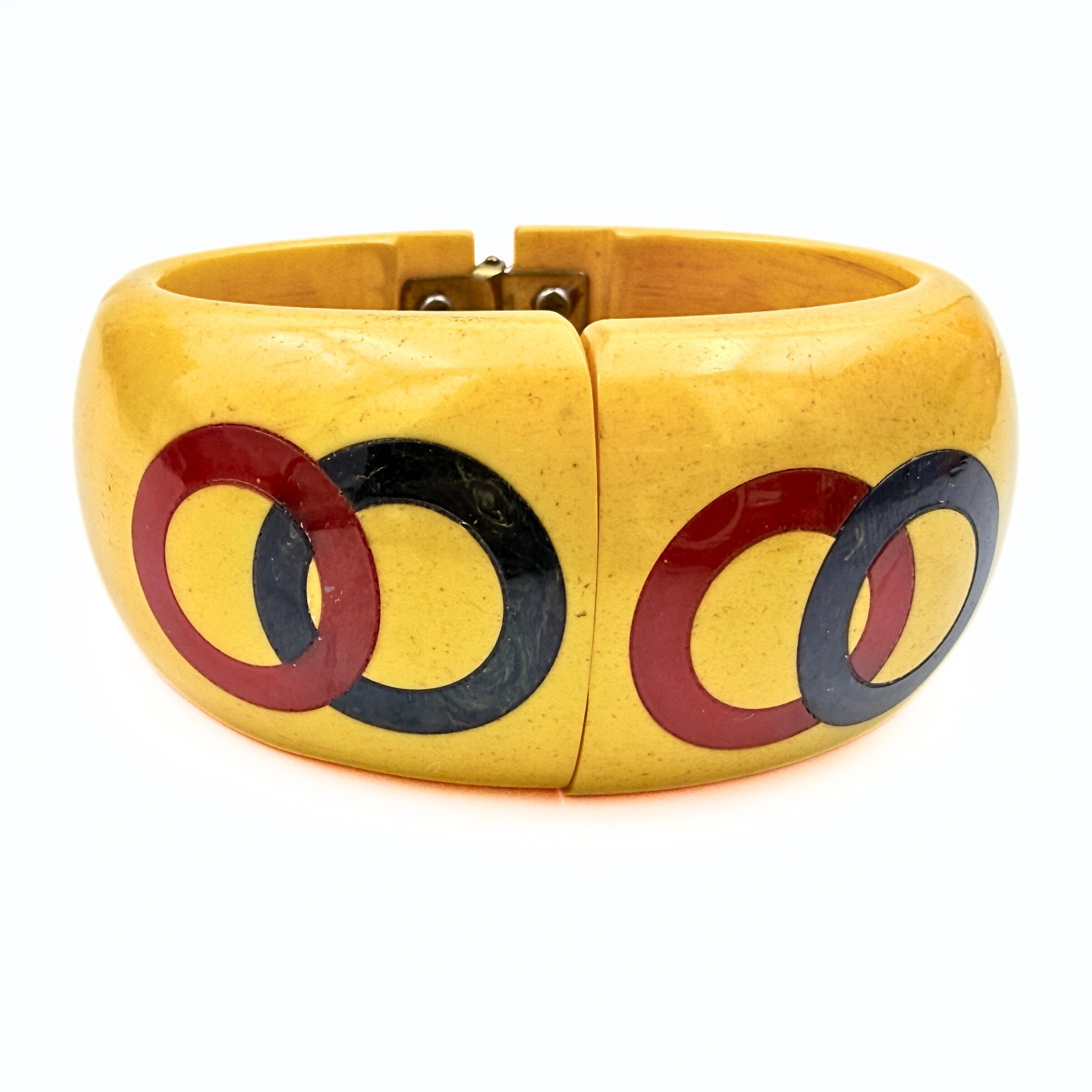 Charming Yellow Bakelite Interlocking Rings Clamp… - image 4