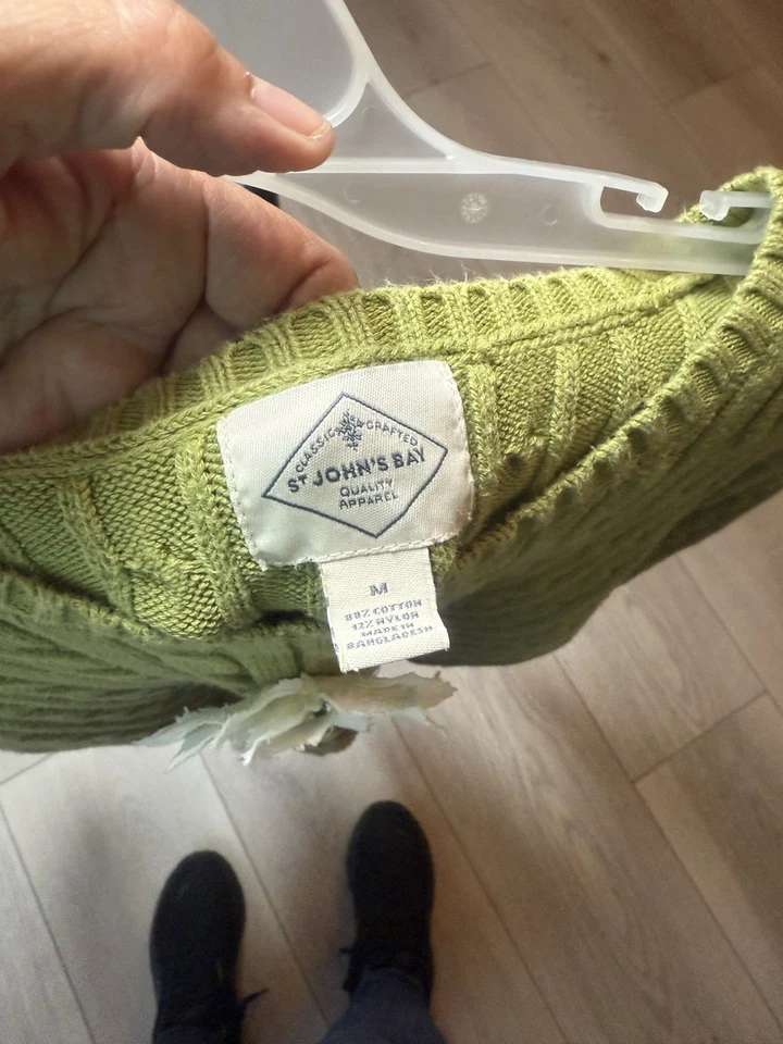 Suéter Feo Navidad Hecho en Casa Decorado Navidad San Juan Mediano SKU#W035 Foto 3 de 3