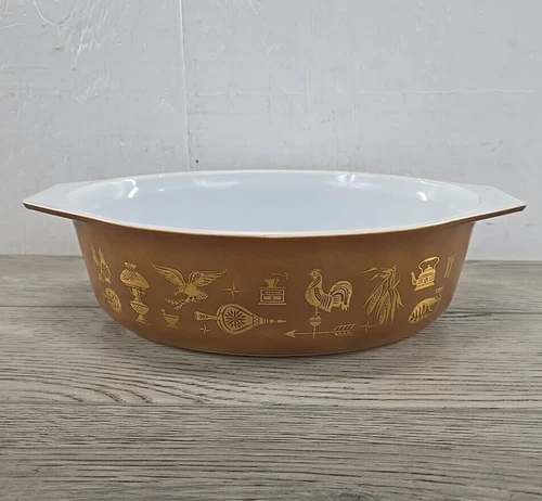 Vtg Pyrex Early American Oval 2 1/2 Qt Casserole Dish 045 -  Brown w/ 22K Gold