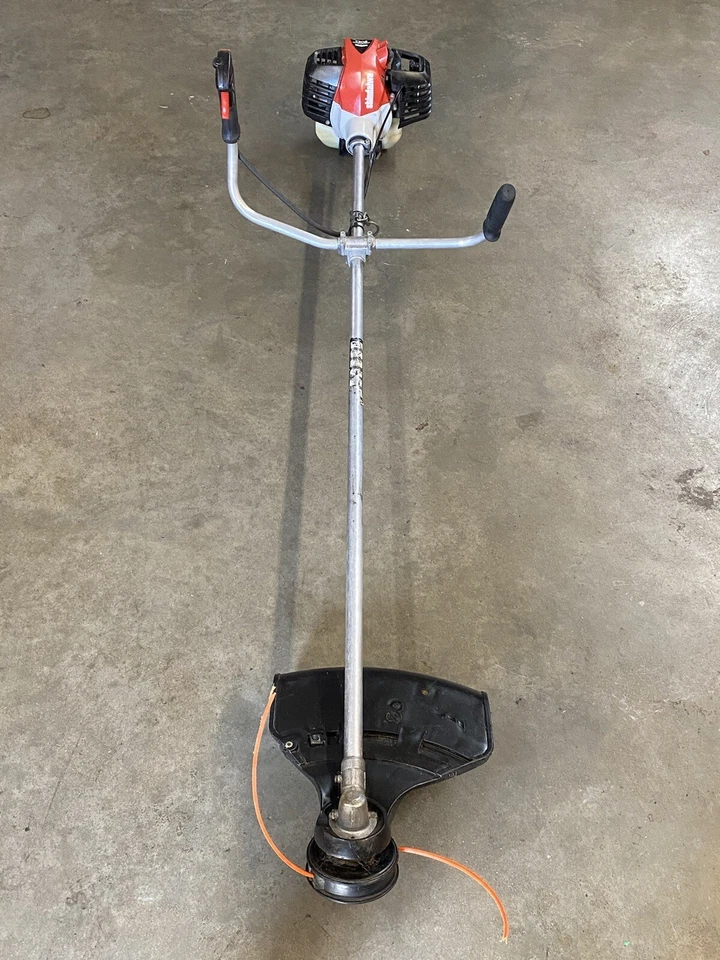 Recortadora de cuerdas SHINDAIWA C302 / Cortadora de cepillo de gas de 30,5 cc - Arranca y funciona muy bien Foto 2 de 4