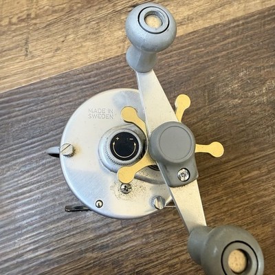 Abu Garcia Ambassadeur Ultra Cast UC 5600 Bait Casting Reel Right