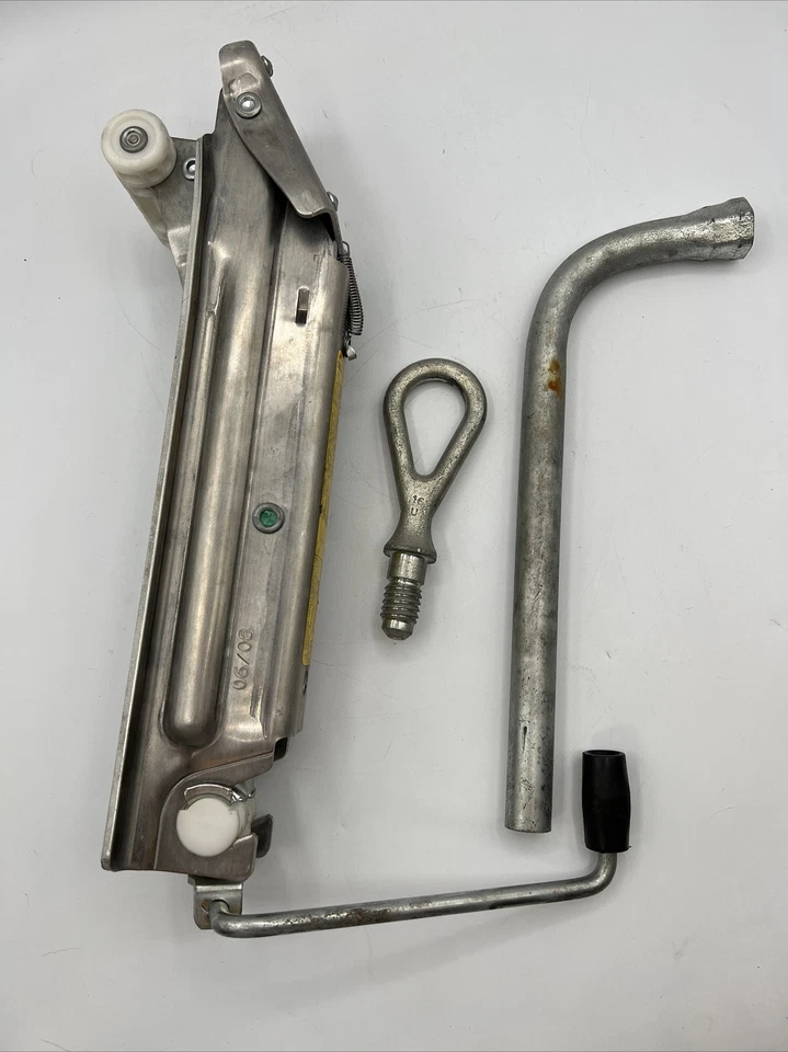 2008 奥迪 A6 S6 公路侧紧急车轮维修工具套件 JACK LIFT 套装 原始设备制造商  — 第 2/3 张图片