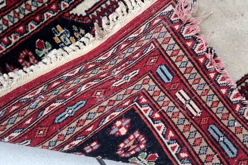 Handmade vintage Pakistani Lahore prayer rug 1.9'x3' (60cm x 93cm) 1970s- 1C867 - Picture 3 of 9