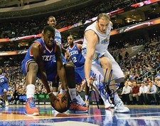 Kosta Koufos Sacramento Kings Signed Autographed 8x10 Photo LOM COA (PH3493)