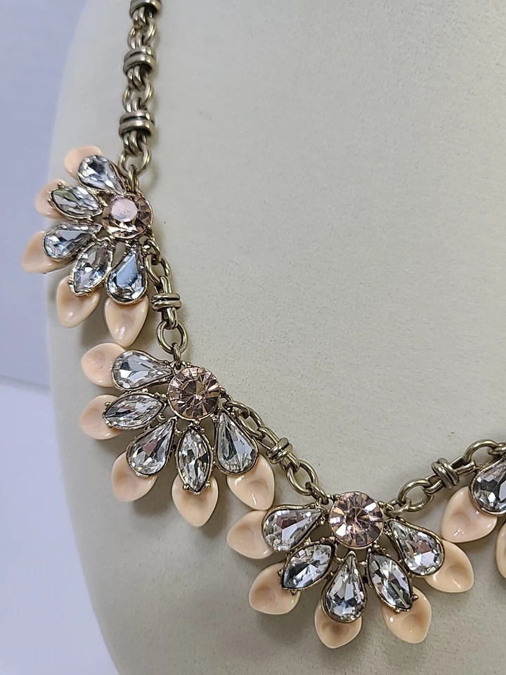 Statement Floral Necklace Fashion Women's Gold Tone Plastic Gems Lobster Clasp - Image 4 of 4