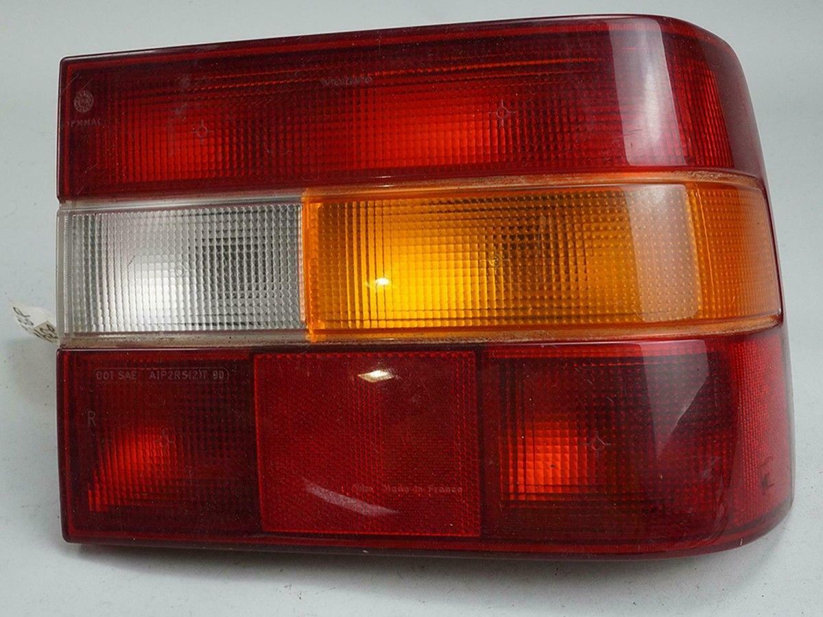 1993 - 1994 Volvo 850 Tail Light Brake Stop Lamp Body Mounted