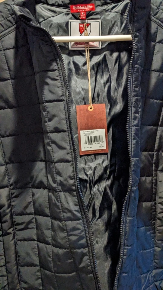 Mitchell & Ness Women's Black XL Puffer Coat MLS Seattle Sounders NWT $150 Rtl - Image 3 of 4