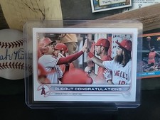 2022 Topps Baseball # 416 Dugout Congratulations Los Angeles Angels 🔥