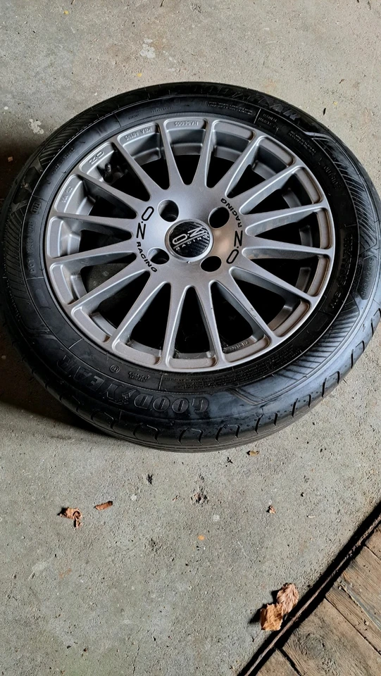 Moin...ICH BIETE HIER Meine Neuwertigen FELGEN mit REIFEN ZUM VERKAUF AN. - Bild 4 von 4