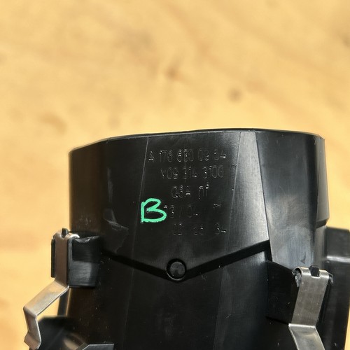 Genuine Mercedes OEM C117 dash air vent interior duct nozzle A1768300954 - Picture 23 of 23