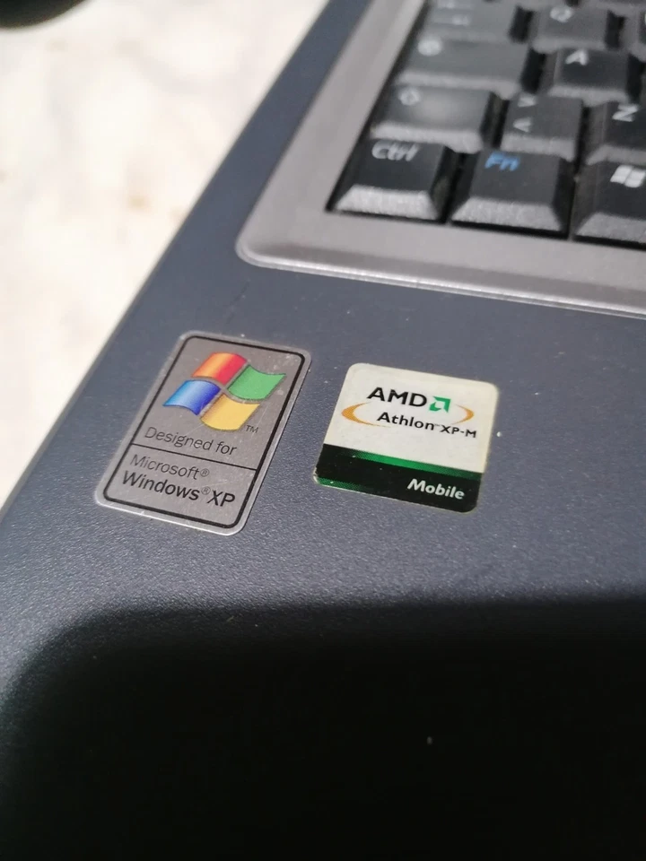 Packard Bell Easy Note Vintage - Immagine 3 di 4