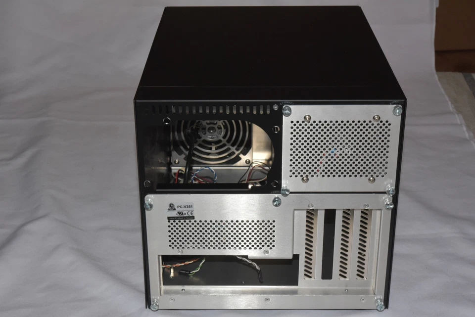 Estuche para computadora de escritorio LIAN LI PC-V350B BK negro aluminio Micro ATX Foto 4 de 4