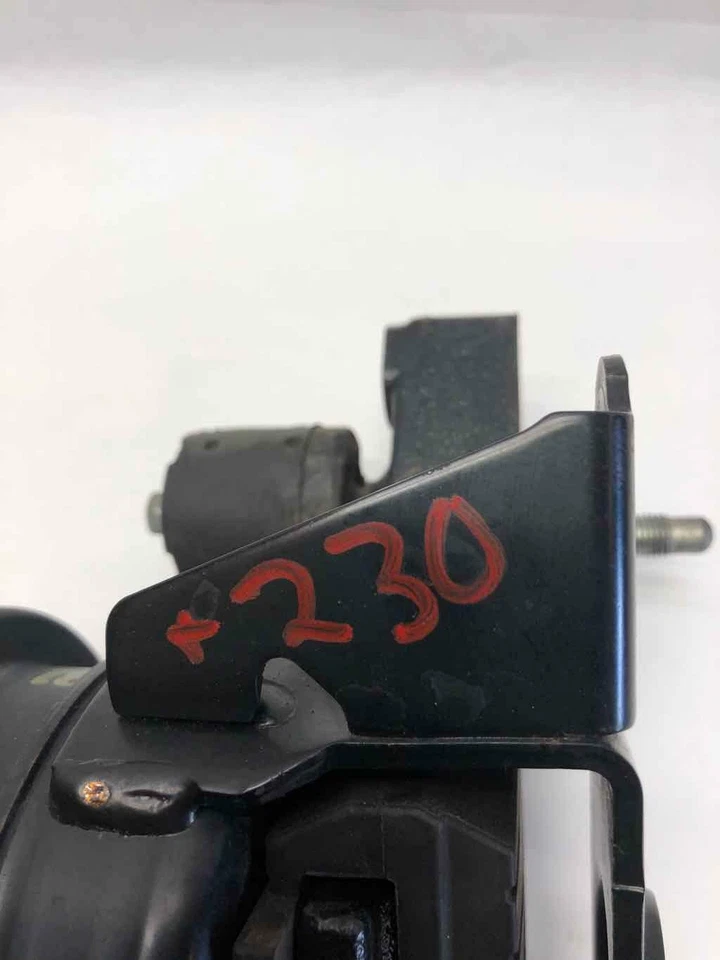 Soporte de montaje del cuadro derecho del motor delantero Toyota Prius 2012-2014 Foto 3 de 4