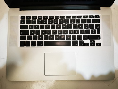 Apple MacBook Pro Mid 2015 (A1398) 15" - Intel i7/16GB RAM/256GB SSD/Monterey - Picture 9 of 13