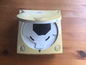 Sega Dreamcast Console 2 Controllers 2 Vibration Packs 2 Memory Units & 5 Games