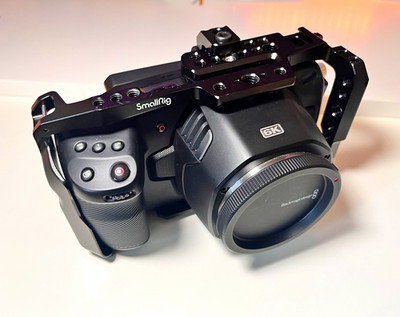 Blackmagic Design Pocket Cinema Camera 6K mit SmallRig Cage, Schwarz