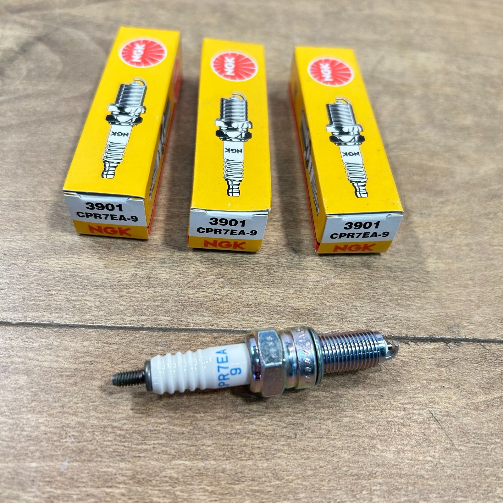 NGK SPARK PLUGS / 3 PACK / 3901 CPR7EA-9