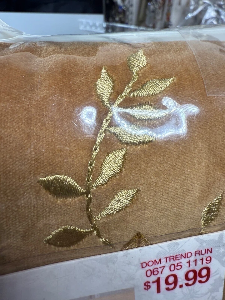 Mantel bordado de terciopelo dorado Target 60X104 oblongo decoración navideña Foto 4 de 4